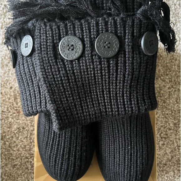 Ugg boots w/fringe cards - Picture 1 of 3